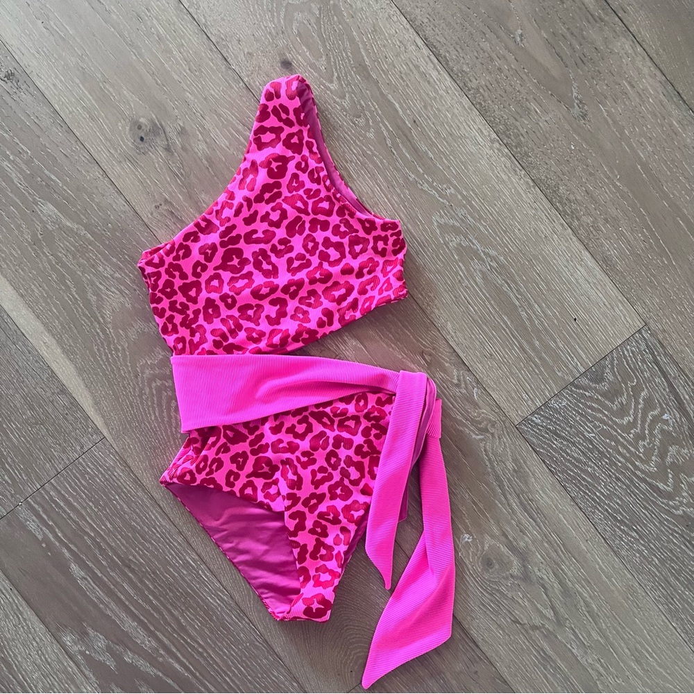 Beach Riot Rae One Love Leopard One Piece - Picture 3 of 9